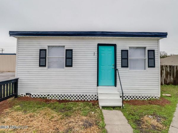 1812 Market Street, Pascagoula, MS 39567