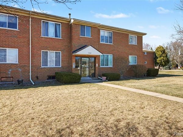 31805 Kelly Road, Fraser, MI 48026