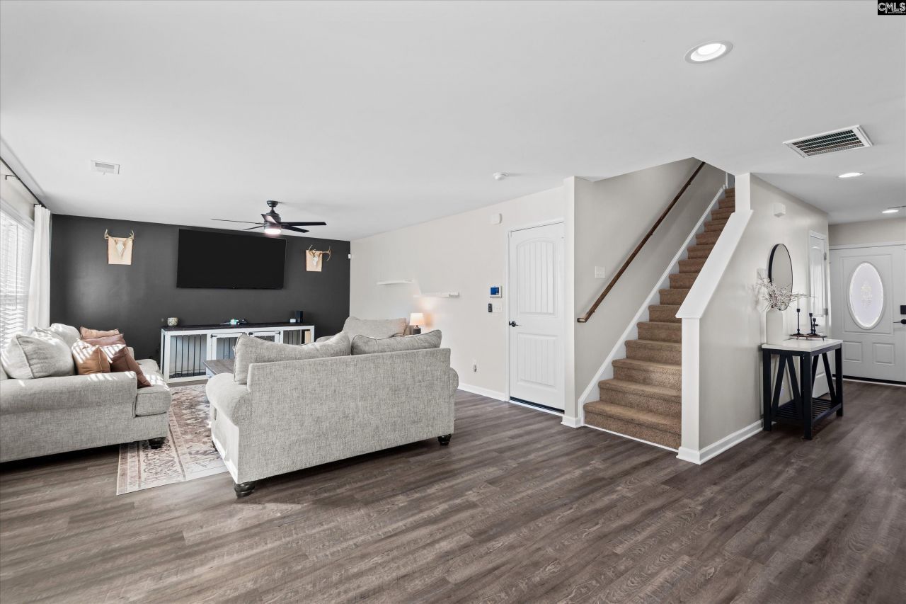 38 Regal Drive  Photo 5