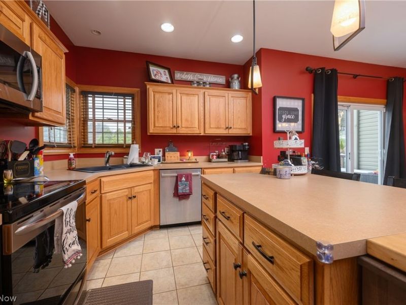 806 Forrest Ridge Drive, Dover, OH 44622 Photo 17