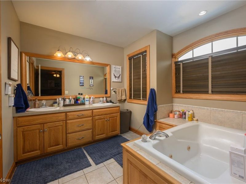 806 Forrest Ridge Drive, Dover, OH 44622 Photo 24