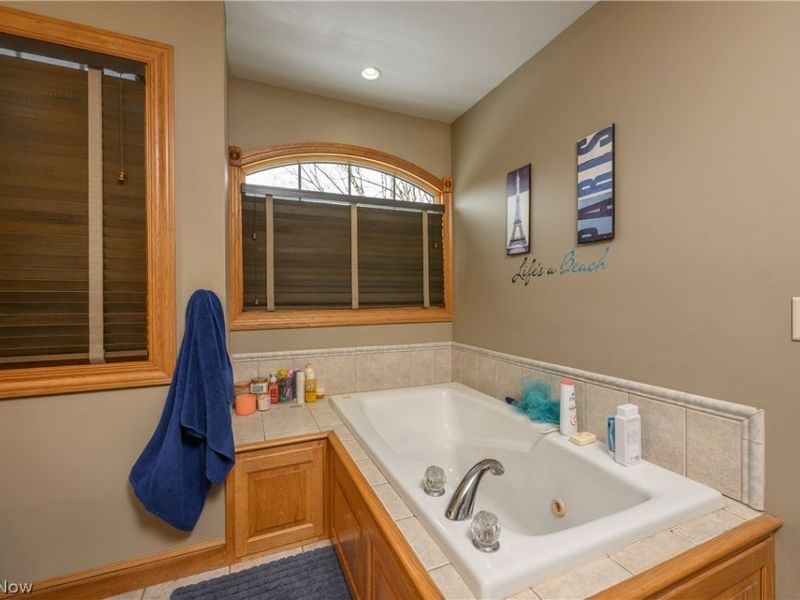 806 Forrest Ridge Drive, Dover, OH 44622 Photo 25