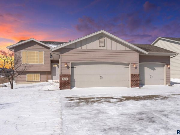 4613 S Grinnell Ave, Sioux Falls, SD 57106