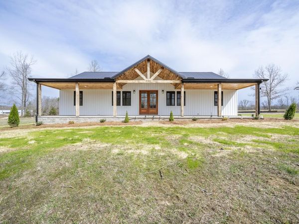 1030 ROBBINS RD, Collinwood, TN 38450