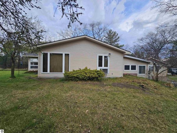 1701 US-23 N, East Tawas, MI 48730