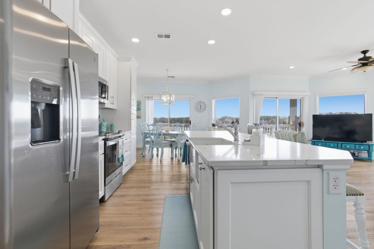 4433 Eastport Blvd. Photo 6