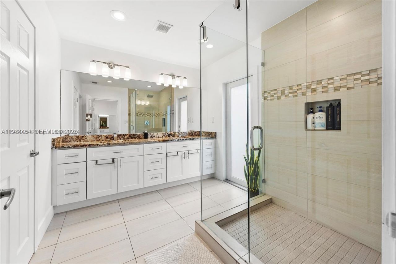 232 NW 59th St , Miami, FL 33127 Photo