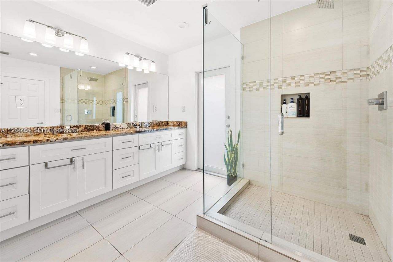 232 NW 59th St , Miami, FL 33127 Photo