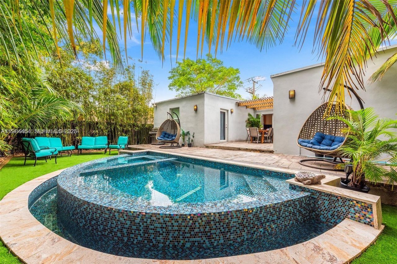 232 NW 59th St , Miami, FL 33127 Photo