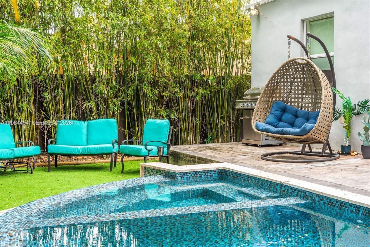 232 NW 59th St , Miami, FL 33127 Photo