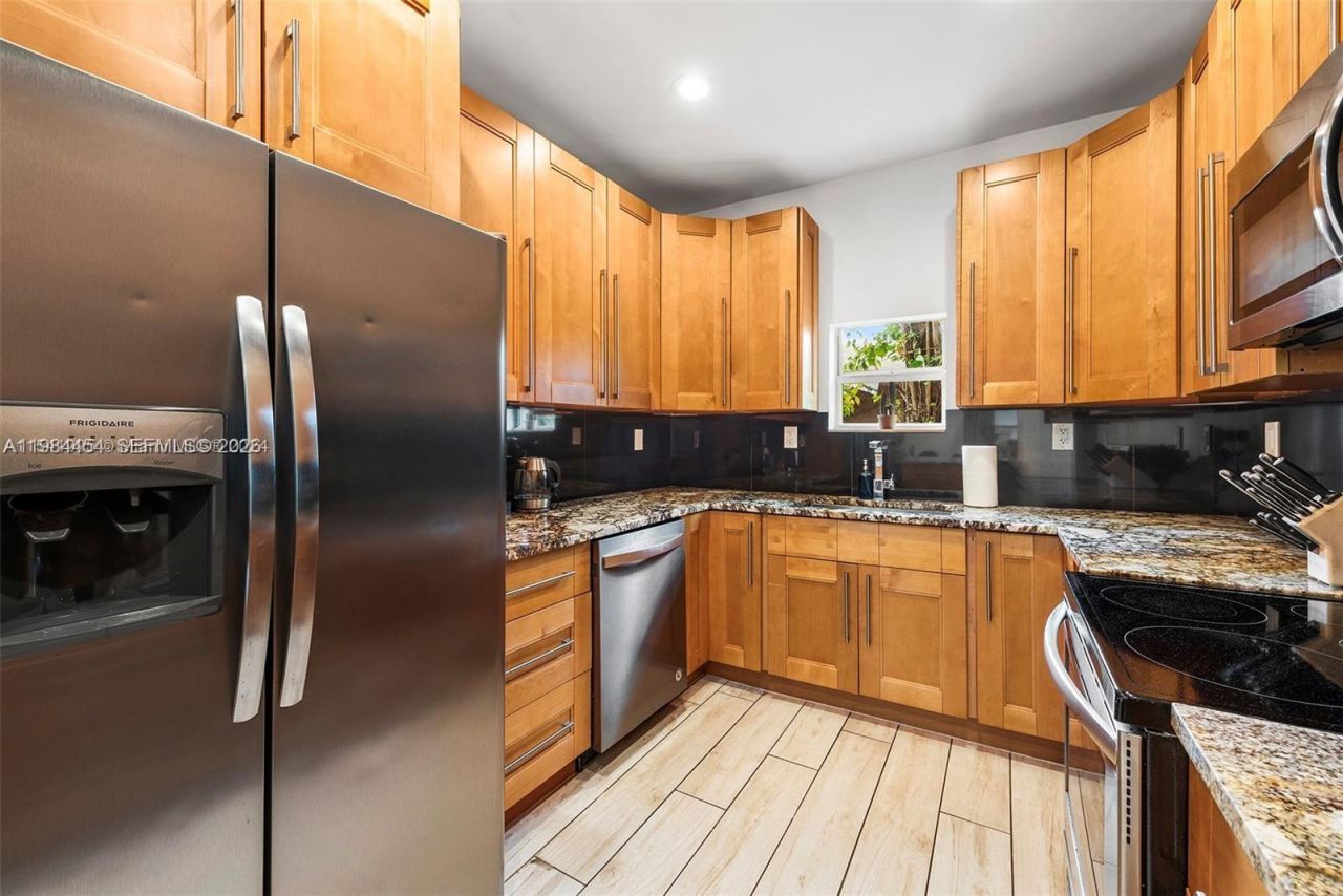 232 NW 59th St , Miami, FL 33127 Photo