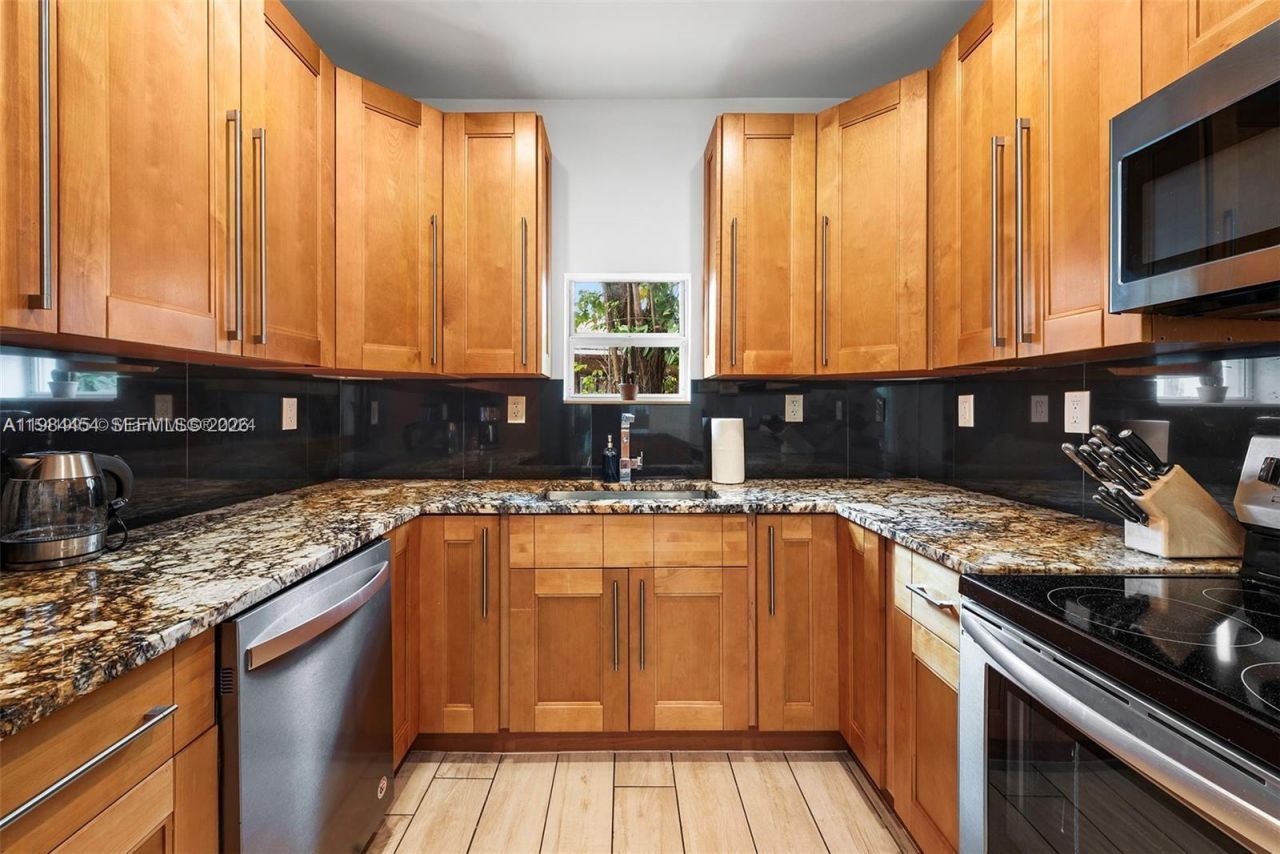 232 NW 59th St , Miami, FL 33127 Photo