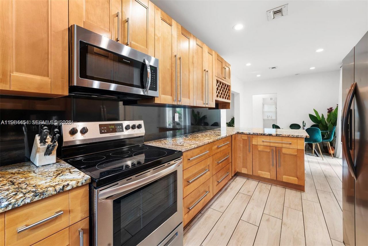 232 NW 59th St , Miami, FL 33127 Photo