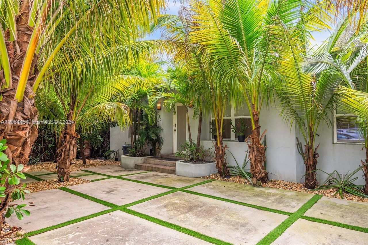 232 NW 59th St , Miami, FL 33127 Photo