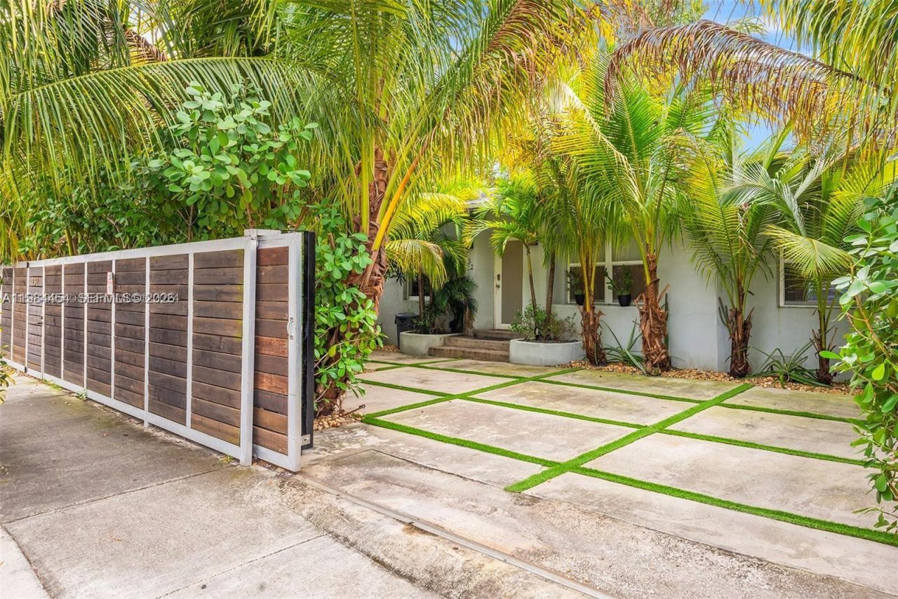 232 NW 59th St , Miami, FL 33127 Photo