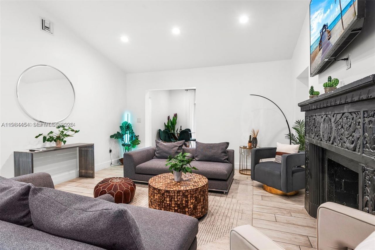 232 NW 59th St , Miami, FL 33127 Photo