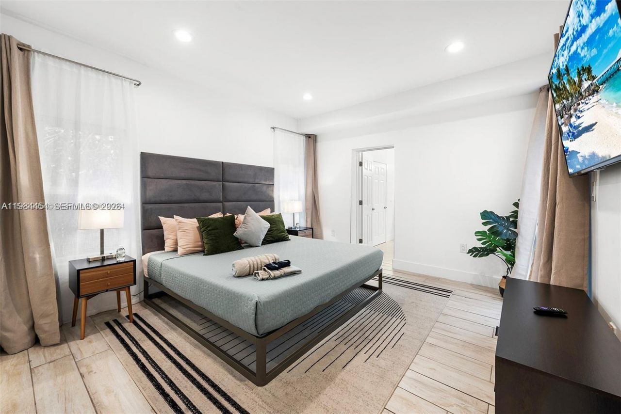 232 NW 59th St , Miami, FL 33127 Photo