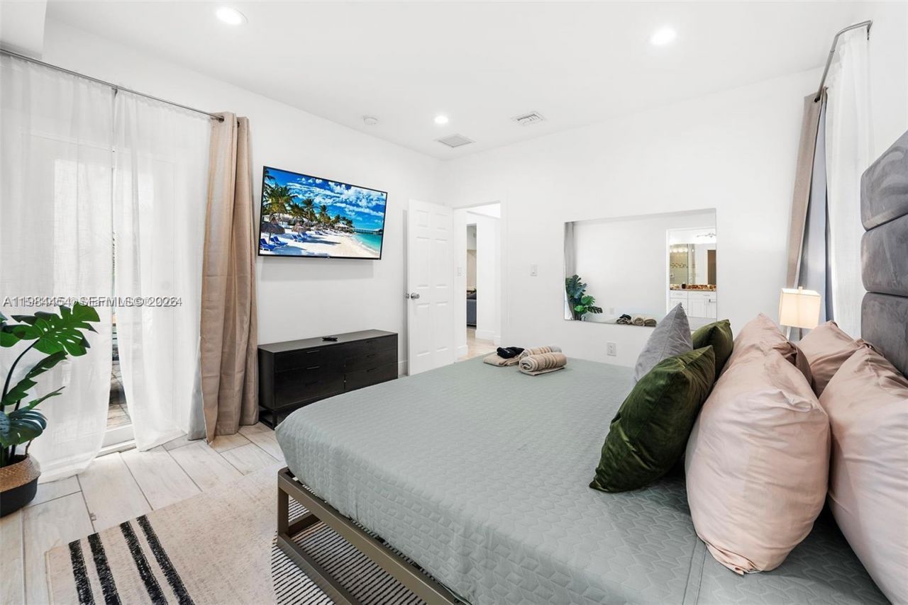 232 NW 59th St , Miami, FL 33127 Photo