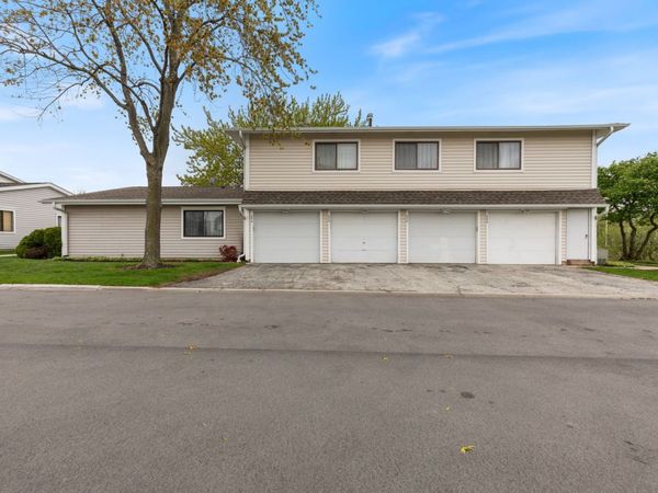 236 N WATERFORD Drive, Schaumburg, IL 60194