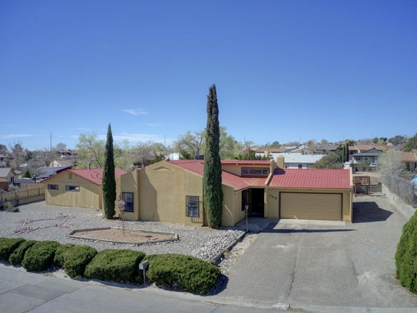 795 Ivory Road SE, Rio Rancho, NM 87124