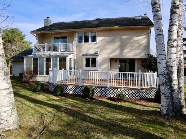 2 Edith Ct, East Hanover, NJ 07936