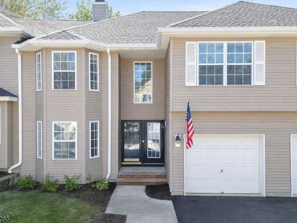 4 Jumping Brook Pl, Clinton, NJ 08801