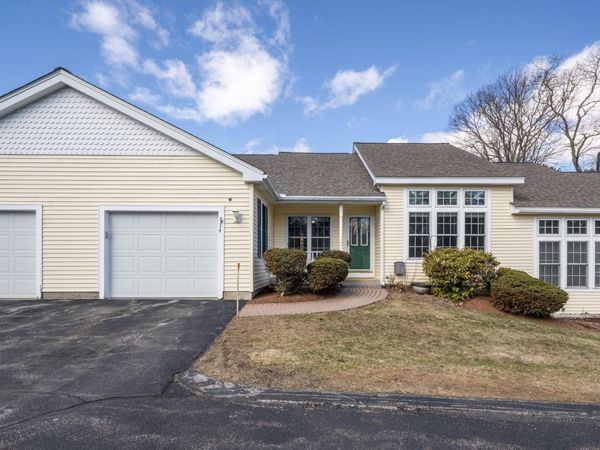 34 Lincoln Drive, Londonderry, NH 03053