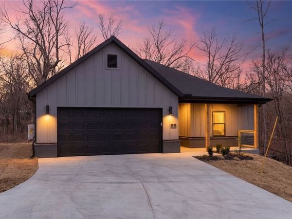 5 Kirkdouglas Lane, Bella Vista, AR 72715