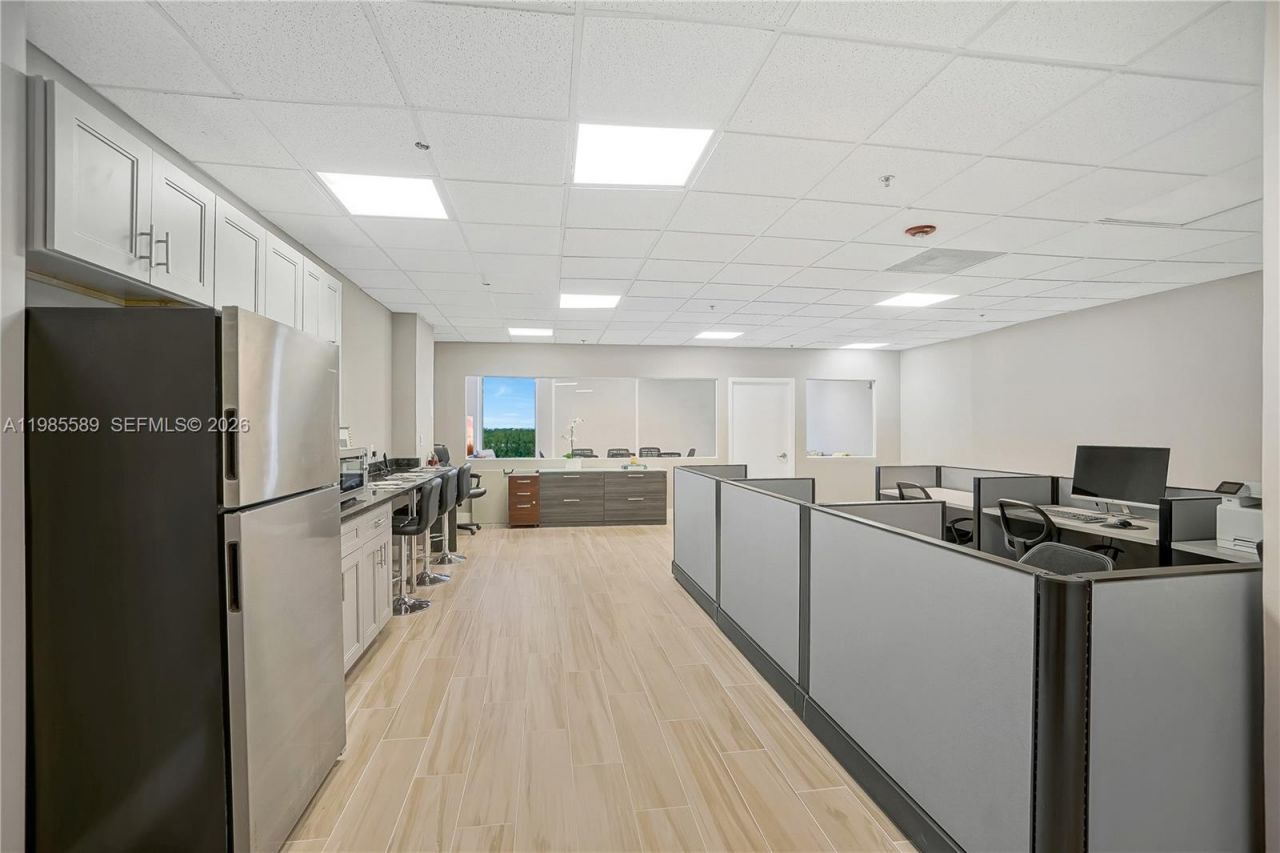 12550 Biscayne Blvd , Unit 902, North Miami, FL 33181 Photo