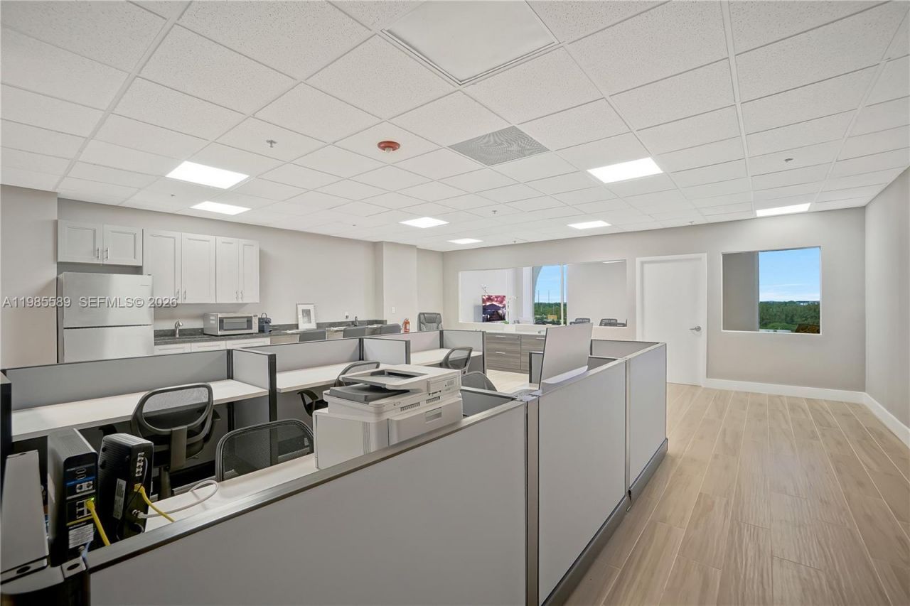 12550 Biscayne Blvd , Unit 902, North Miami, FL 33181 Photo