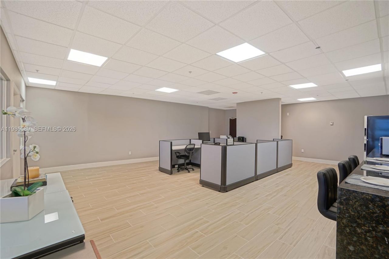 12550 Biscayne Blvd , Unit 902, North Miami, FL 33181 Photo