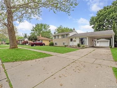 2071 Koper Drive, Sterling Heights, MI 48310