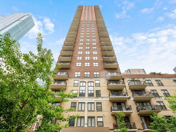 41 E 8th Street , Unit 2702, Chicago, IL 60605