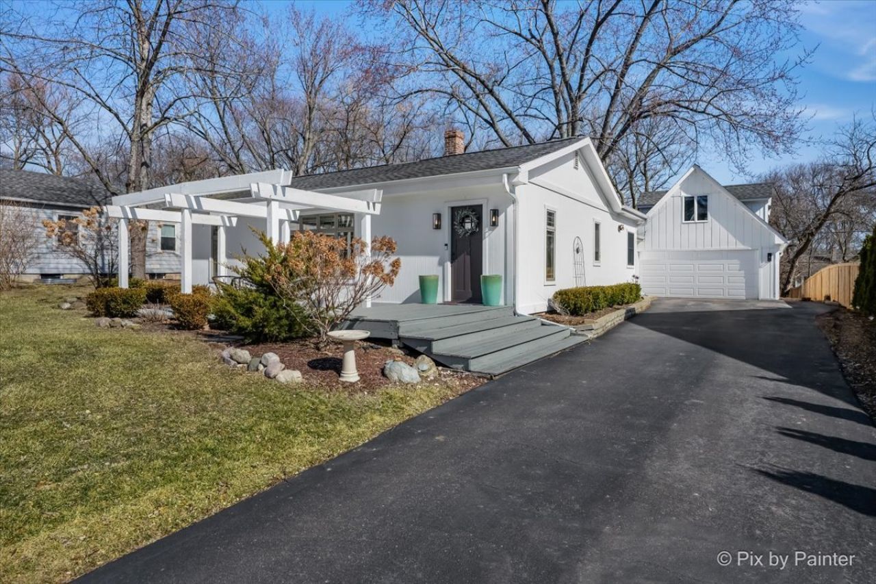 917 S Grove Avenue, Barrington, IL 60010 Main Photo