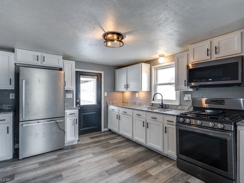 3949 Beck Avenue , Louisville, OH 44641 Photo 7