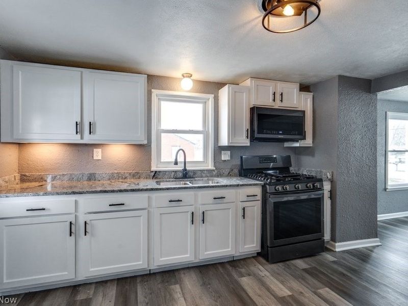 3949 Beck Avenue , Louisville, OH 44641 Photo 8