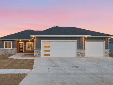 4991 COUNCIL POINTE Road, COUNCIL BLUFFS, IA 51501