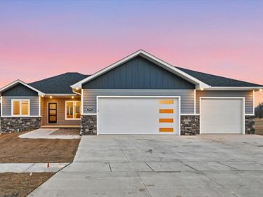 4995 COUNCIL POINTE Road, COUNCIL BLUFFS, IA 51501