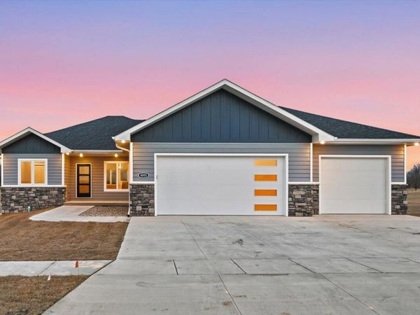 4995 COUNCIL POINTE Road, COUNCIL BLUFFS, IA 51501