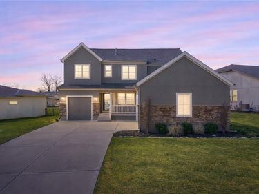 8200 N Sycamore Avenue, Kansas City, MO 64158