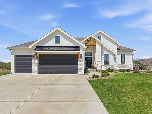 18120 N Peach Blossom Drive, Platte City, MO 64079