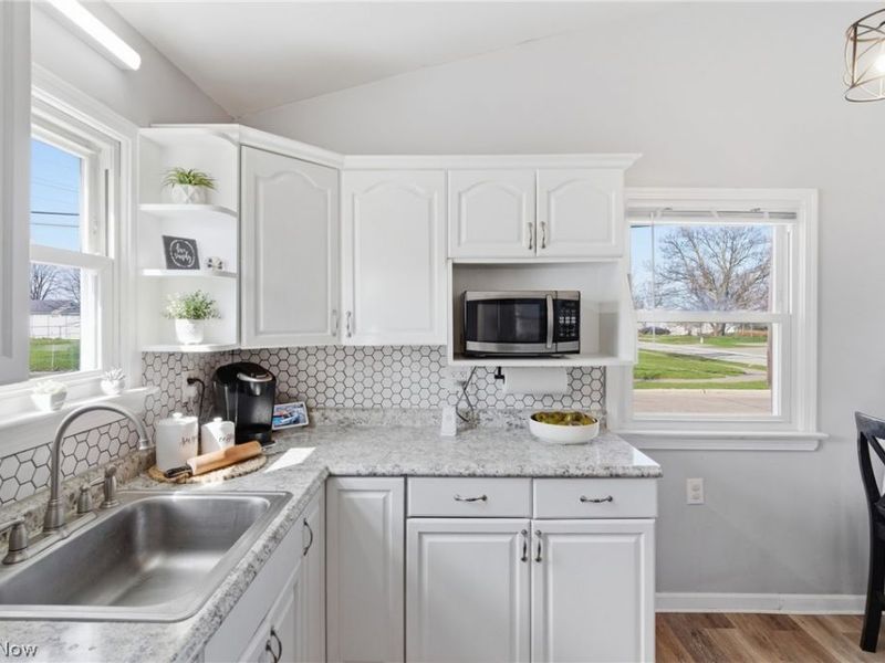 15995 Paulding Boulevard, Brook Park, OH 44142 Photo 12