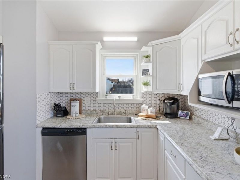 15995 Paulding Boulevard, Brook Park, OH 44142 Photo 13