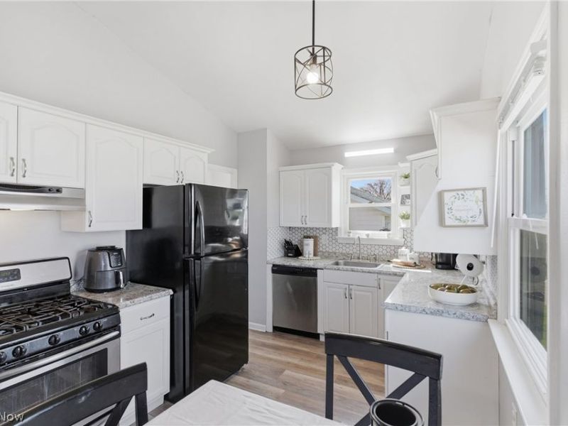 15995 Paulding Boulevard, Brook Park, OH 44142 Photo 14