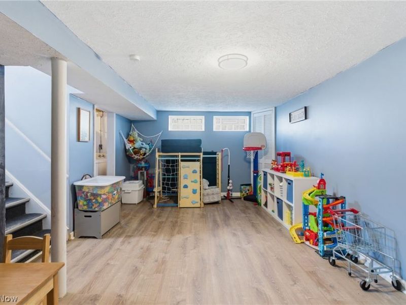 15995 Paulding Boulevard, Brook Park, OH 44142 Photo 19