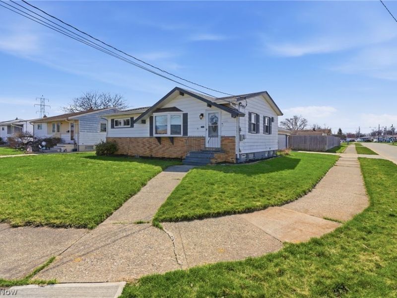 15995 Paulding Boulevard, Brook Park, OH 44142 Photo 2