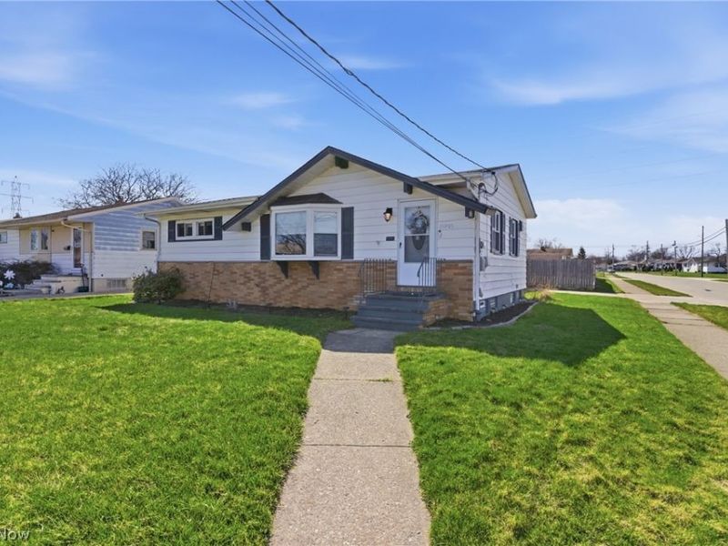 15995 Paulding Boulevard, Brook Park, OH 44142 Photo 3