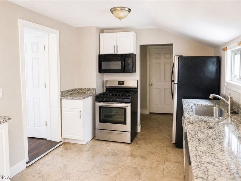 3410 Hancock Avenue, Cleveland, OH 44113 Photo 8