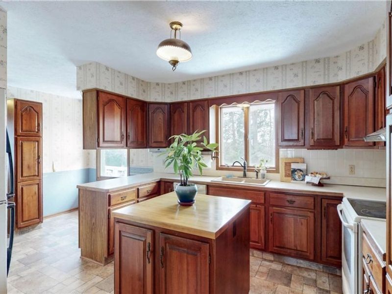 537 Park Ridge Drive, Munroe Falls, OH 44262 Photo 8