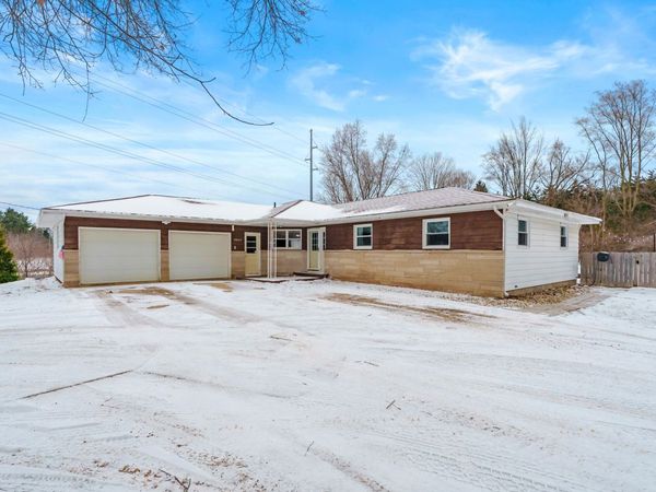 59445 S Lagrave Street, Paw Paw, MI 49079